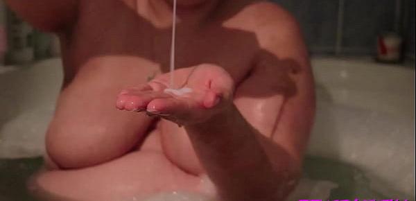  BBW Washes Huge Tits In Steamy Bath